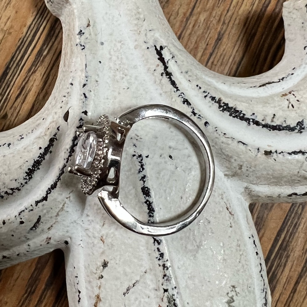 New Faux Diamond Ring - Size 8 - Picture 7 of 7